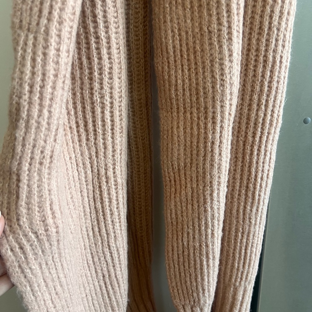 Soft Pink Ribbed Chunky Scarf - Picture 4 of 4